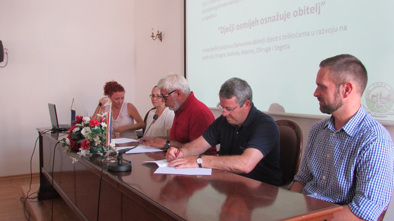 12-08-tiskovna konferencija